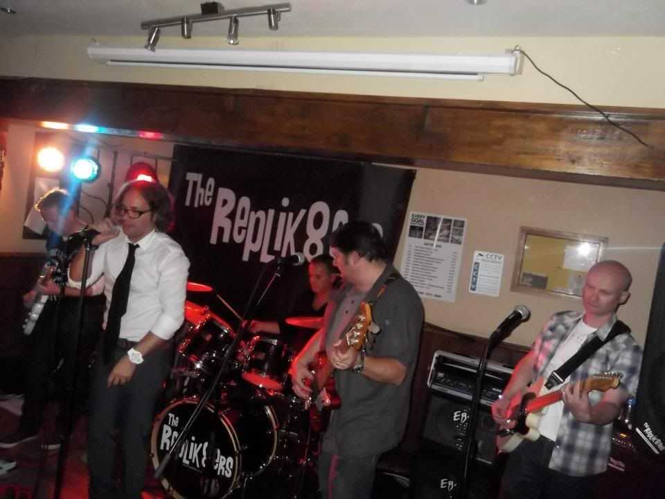 The Replik8ers Photos - The Replik8ers rock @ The Marne