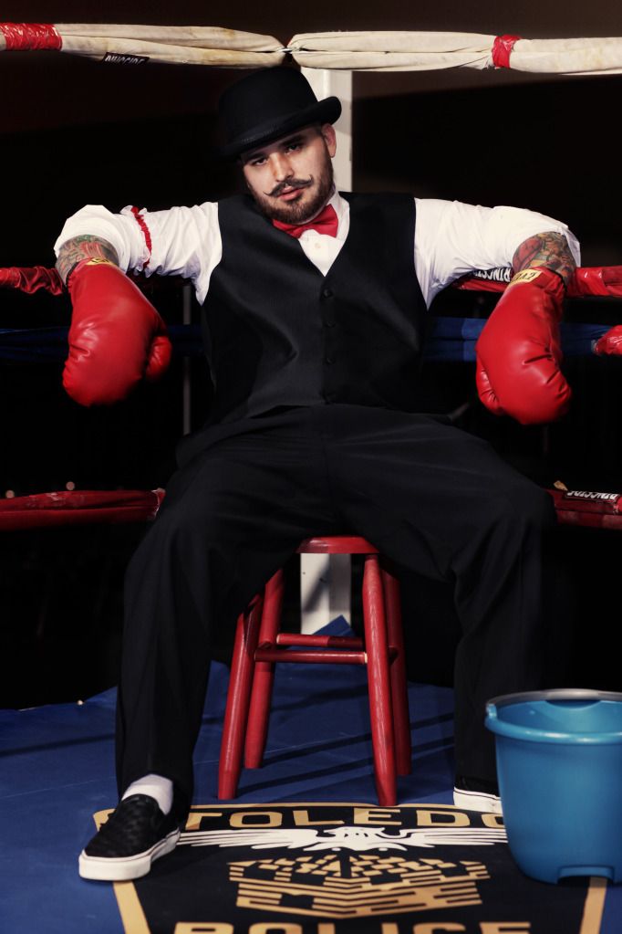 IMAGE: http://i1150.photobucket.com/albums/o612/civilwhores/tonybruise.jpg