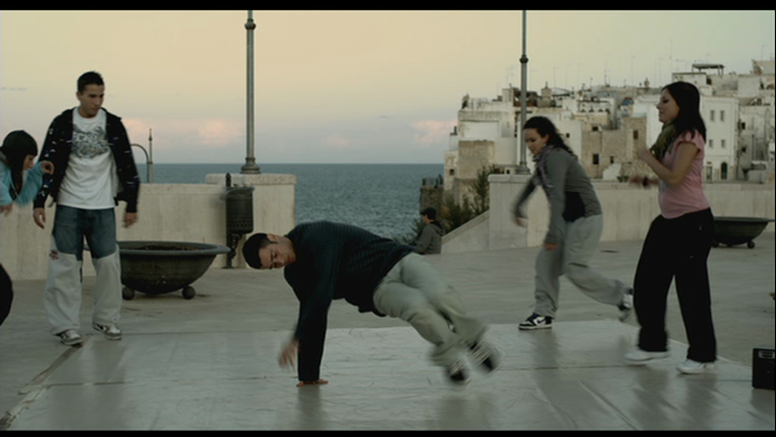 vlcsnap-2012-04-17-22h04m39s141.png