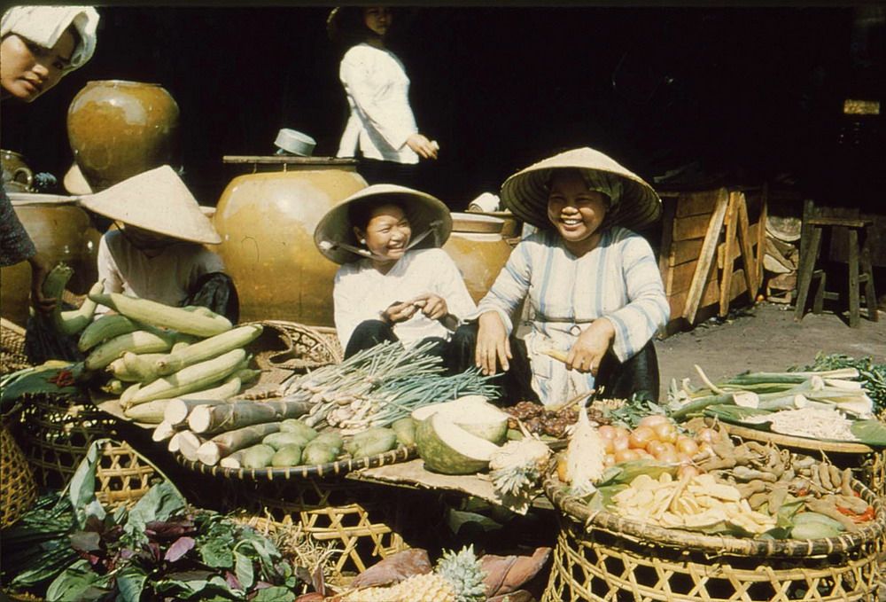 Redsvn-Saigon-1956-17