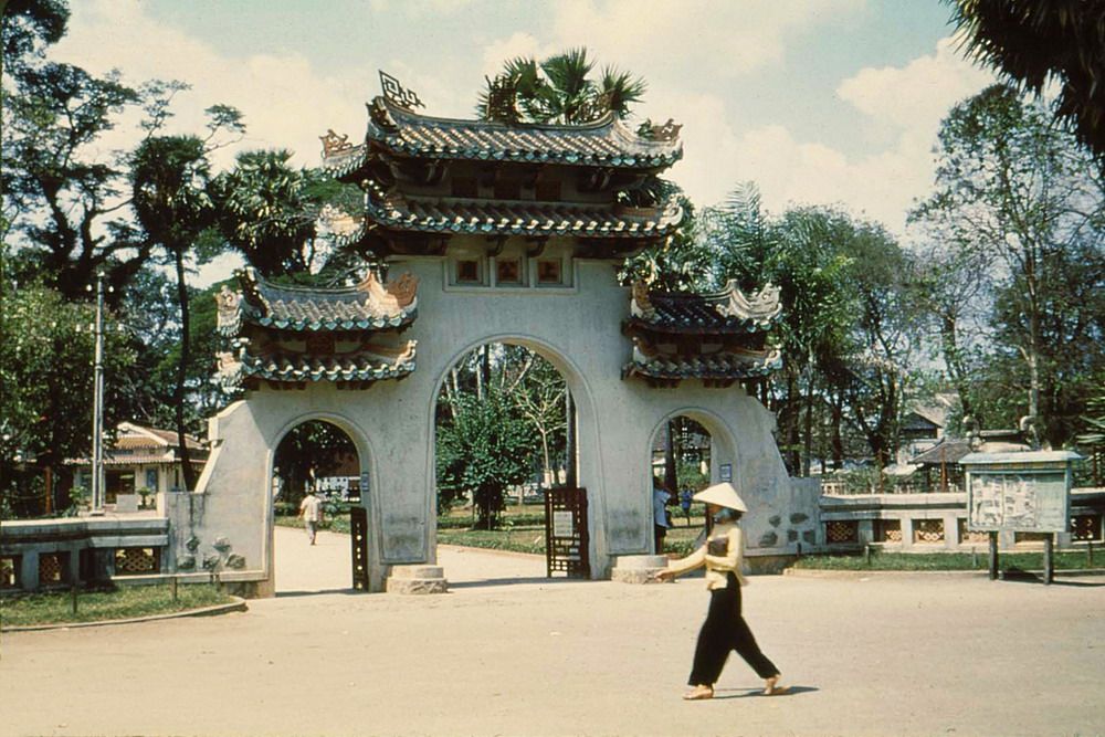Redsvn-Saigon-1956-24