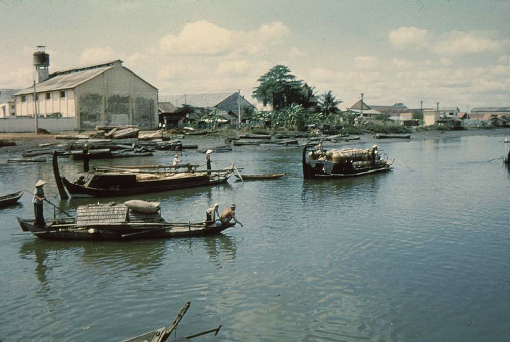 Redsvn-Saigon-1956-27