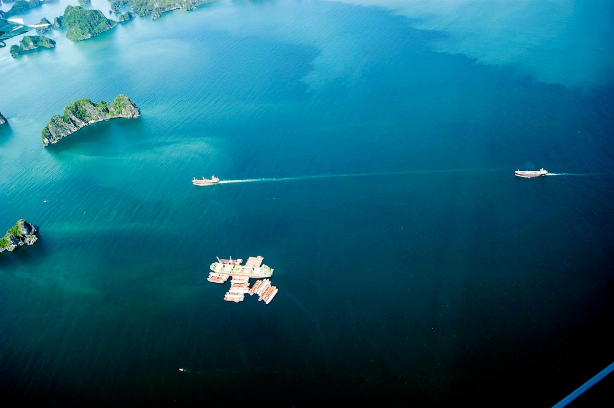 VËnh H¡ Long hùng v) nhìn të thçy phi c¡