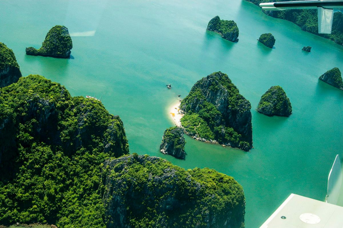 VËnh H¡ Long hùng v) nhìn të thçy phi c¡