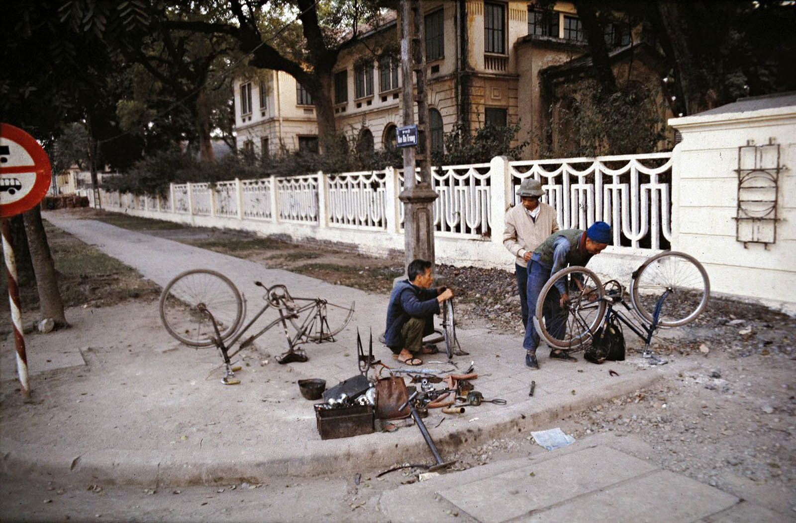 Redsvn-Ha-Noi-Hai-Phong-1979-12.jpg%7Eoriginal