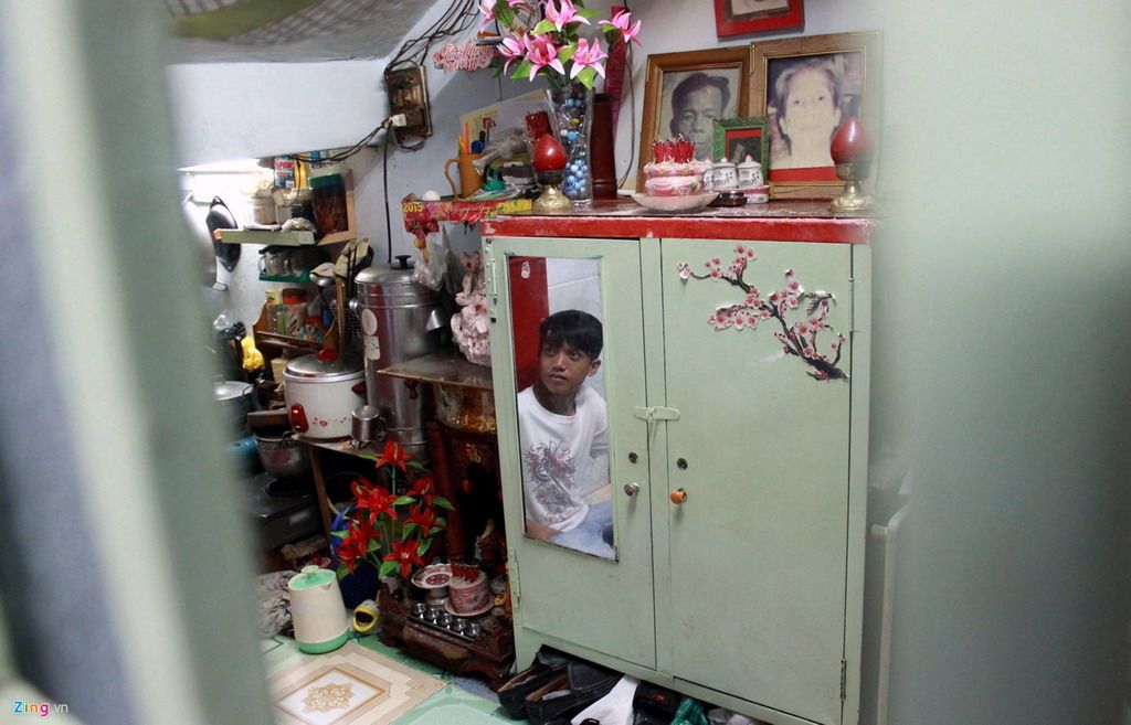 Cuộc sống của 9X sửa giày miễn phí cho người nghèo ở Sài Gòn