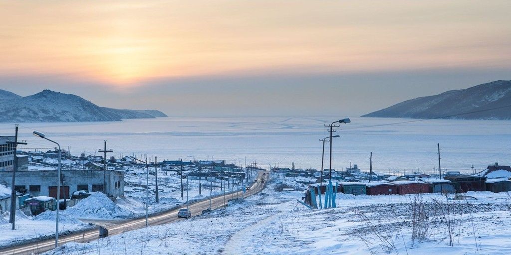 Oymyakon, Nga: Đây là vùng đất có người sinh sống lạnh nhất thế giới, với nhiệt độ xuống tới -68 độ C vào năm 1933. Ngày nay, nhiệt độ trung bình của vùng đất xa xôi hẻo lánh này là -50 độ C. 