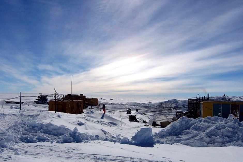 Vostok, Bắc Cực: Là một trạm nghiên cứu lớn của Nga được xây dựng từ năm 1957, Vostok được ghi nhận là nơi có nhiệt độ lạnh kỷ lục ở Bắc Cực, với -88 độ C vào ngày 21/7/1983. Nhiệt độ này còn dưới cả điểm đóng băng của CO2 trong không khí. Năm 2005, Vostok cũng có ngày lạnh tới -86 độ C. Ảnh: 8thingstodo.