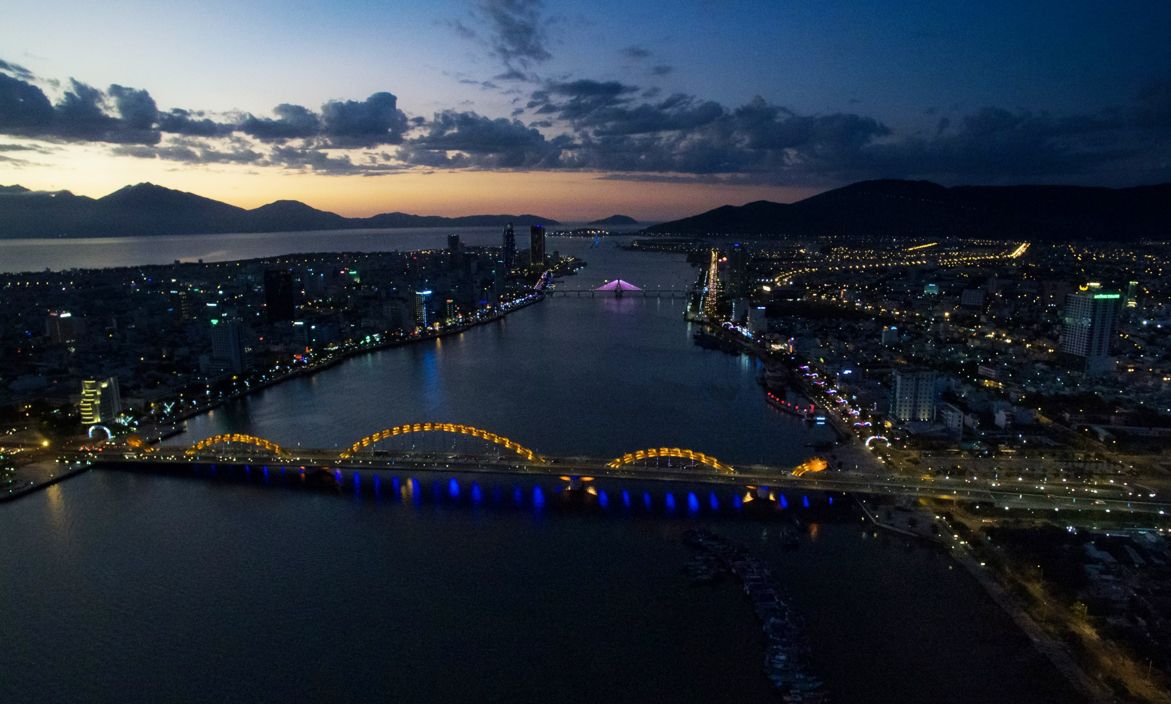 Cầu Rồng (Đà Nẵng) về đêm