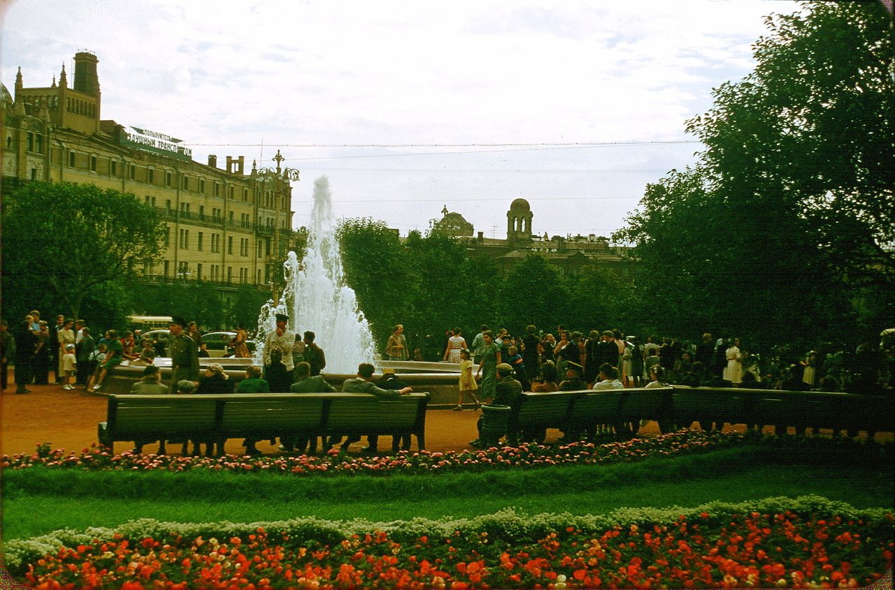Сад возле Большого театра
