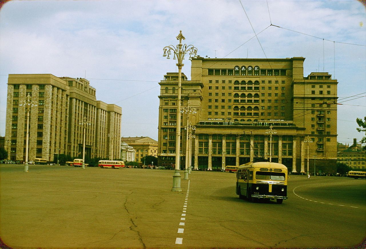Гостиница «Москва» на Площади Революции