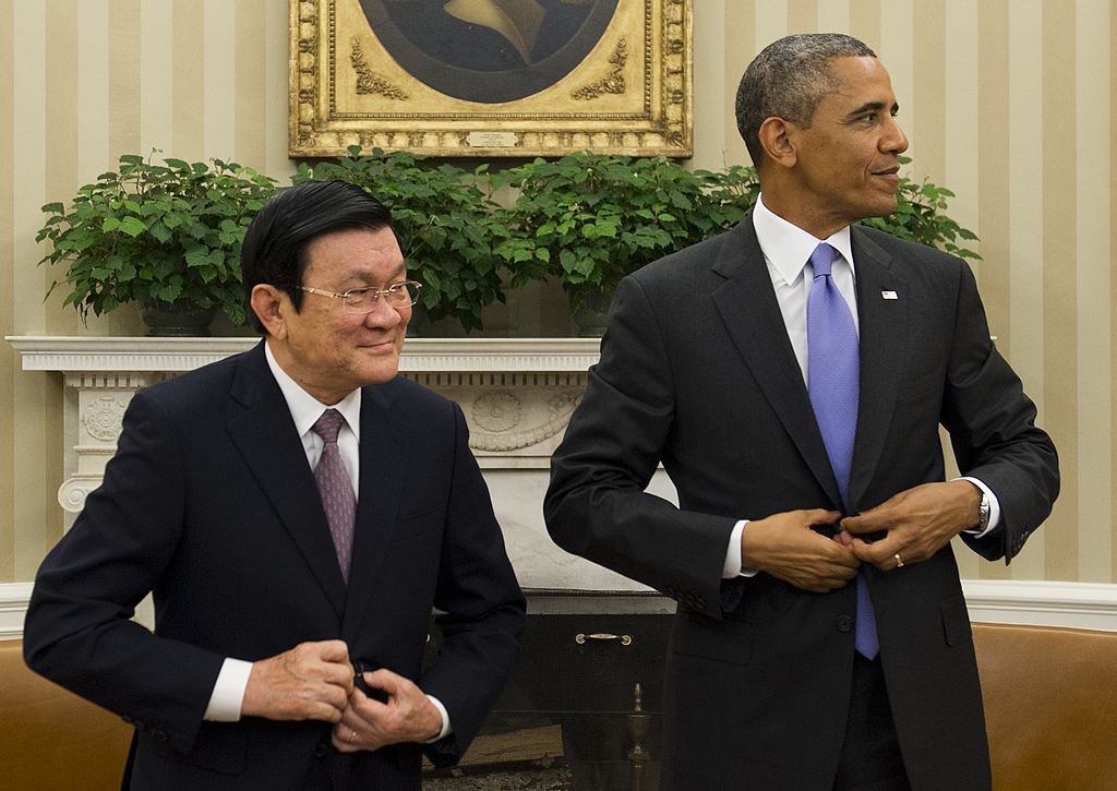 Tháng 7/2013, trong chuyến thăm Mỹ, Chủ tịch nước Trương Tấn Sang và Tổng thống Barack Obama đã ra tuyên bố chung thiết lập quan hệ đối tác toàn diện giữa hai nước. Quan hệ đối tác toàn diện thể hiện ở các hợp tác chính trị và an ninh, thương mại và đầu tư, ngoại giao nhân dân và hợp tác về môi trường. Ảnh: AFP.