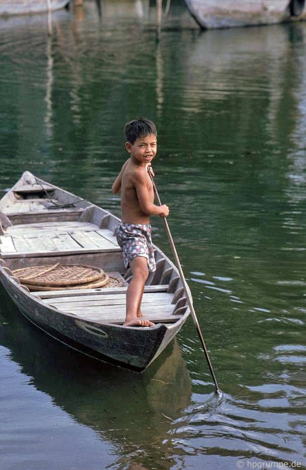 Hội An: Tại sông Thu Bồn - cậu bé trên thuyền