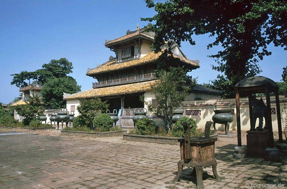 Thành phố Huế: Đền thờ tổ Miếu