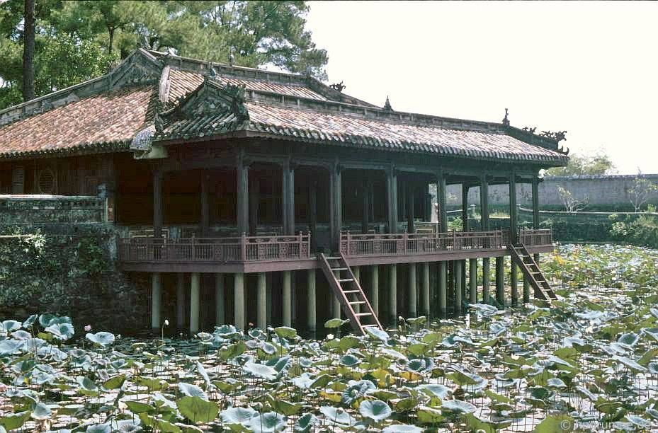 Huế: Lăng Vua Tự Đức - Xung Khiem Pavilion