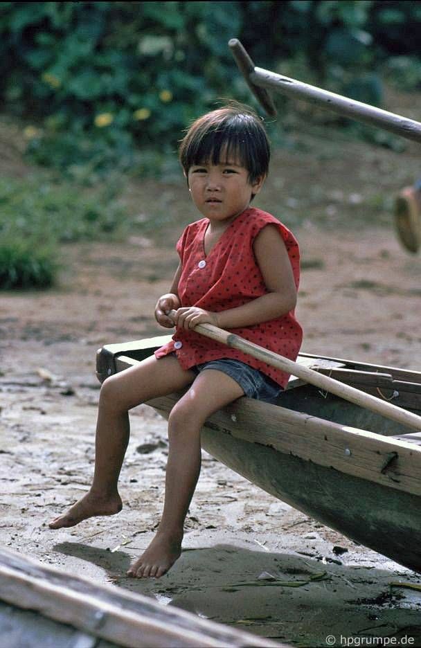 Chân ở Ban Việt: con và thuyền