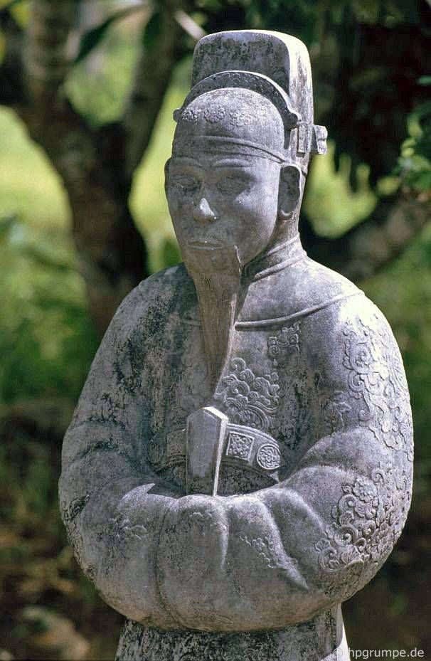 Huế: Lăng Minh Mạng - bức tượng nhỏ của một vizier