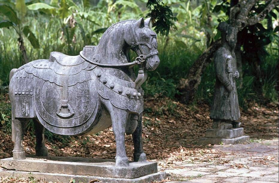 Huế: Lăng Minh Mạng - con ngựa
