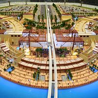 The The Pointe Mall Model Palm Jumeirah Photo By Honey Daddy
